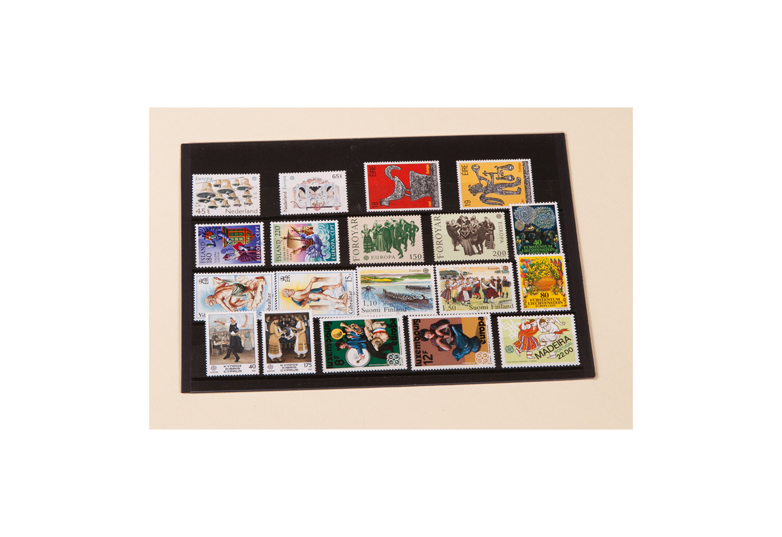 Briefmarken CEPT 22 Ausgaben aus 1981 postfrisch per 20 Stück